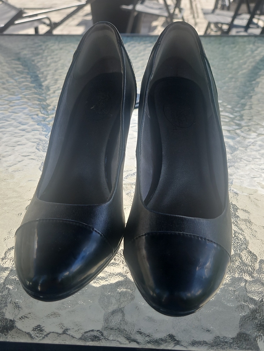 Life Stride Black Closed-Toe Mid Heel Pumps